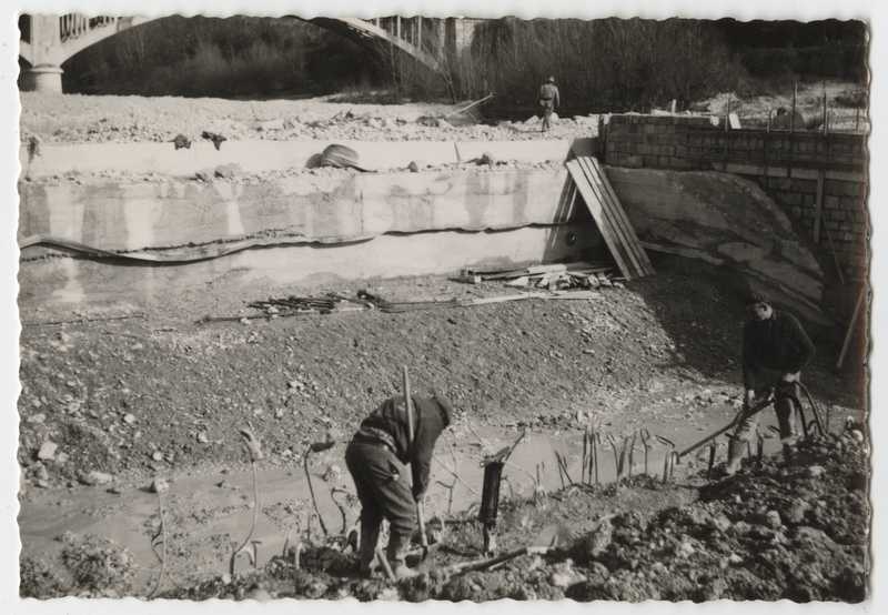 Fiume Isonzo, Gorizia. Opere di sbarramento in costruzione. Particolare dello scavo